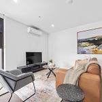 Bright & Spacious 1Br Apt With Balcony & Car Park!