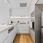 Walk To The Gabba With Rooftop Pool & Secure Carpark With Beautiful City Views