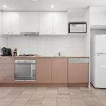 Full Water View - Sleeps 7 - Parking - Pool & Sauna