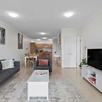 Bright 2Br Apt With Parking, Balcony & Wifi