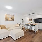Urban Retreat 1Bed-1Bath-Study-Balcony-1Car
