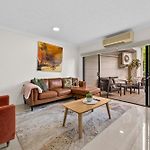 Spacious & Cozy 2Br Apt With Parking, Balcony & Wifi