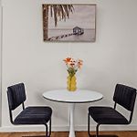 Comfy & Cozy 1Br Apt With Parking, Wifi And Study Desk