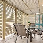 Cozy & Comfy 2Br Apt W/ Parking, Balcony & Wi-Fi