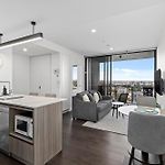 Stunning Apt With Sunset Views, Car Park, Gym And Pool