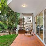 2Br 2Ba Indooroopilly-Walk To Shops & Bus