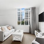 Skyline 1-Bed Retreat In Brisbane City