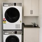 Upmarket Queen Room & Bath, Renovated, Quiet, Airport 10 Min - Shared Accomm