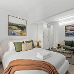 Stylish And Cozy Studio - Short Walk To Hospital