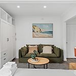 Cozy Studio - Short Walk To Hosp And Cbd With Balcony