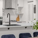 The Mews Bowen Hills - Spacious 3-Bedroom Apartment With Pool & Parking