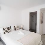 Contemporary 2-Bedroom Apartment In Southbank