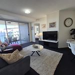 The Gilded Gallery I Art-Inspired Luxe Retreat