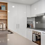 Fortitude Valley Hideaway - 2Br Apartment With Balcony & 2 Free Car Bays