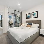 Sunny, Central & Modern Apt With Breathtaking Views!
