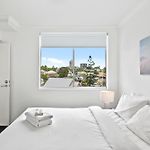 Central South Bank Apt With Pool, Hot Tub & Parking
