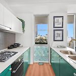 Entire Unit - 2 Pools - Sauna - Park - Cbd Views - Baby Ready