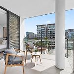 Bright & Spacious 1Br Apt With Balcony & Car Park!