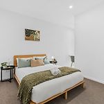 Walk To The Gabba With Rooftop Pool & Secure Carpark With Beautiful City Views