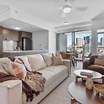 James St And Story Bridge, Bbq , Pool & Free Parking