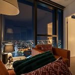 Level 43 Water Views - 2Br - Sleeps 6 & Baby Stay