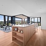 Skyhigh Retreat View And Shopping At Your Doorstep