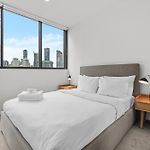 City Views & Amazing Location! Free Parking & Wifi