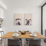 Sensational City Views And Best South Bank Location!