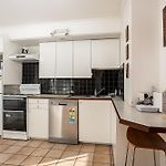 Mid-Century Suite Kangaroo Point - 1Br Apartment, Walk To Cbd, River & The Gabba