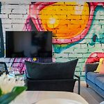 Urban Escape: Great Location W/ Brisbane Cityscape