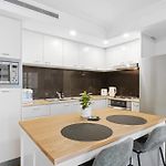 Urban Retreat 1Bed-1Bath-Study-Balcony-1Car