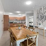 Bright 2Br Apt With Parking, Balcony & Wifi