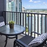 Sky-High Haven-Rooftop Infinity Pool Parking Wifi