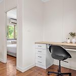 Cozy 1Br Apt W Balcony, Parking, Wifi And Study Desk