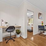 Comfy & Cozy 1Br Apt With Parking, Wifi And Study Desk