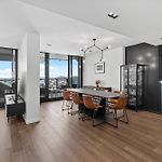 Luxe 3Br Apt With Stunning Views, Parking And Pool
