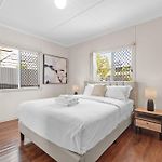Cozy & Comfy 2Br Apt W/ Parking, Balcony & Wi-Fi