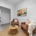 Cozy And Comfy Studio - Short Walk To Hospital And Cbd