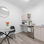 Spacious Cbd Studio - Short Walk To Hospitals