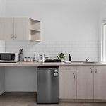Spacious And Cozy Studio - Short Walk To Hospital