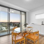 Penthouse Style - Story Bridge Views - Sleeps 8 - Baby Friendly