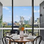 Milton Luxe 1Bd With City Views Pool Car Park Balcony Walk To Suncorp