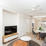 Elite Elegance 2Br Hamilton Apartment With Parking