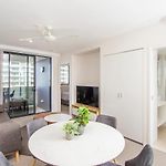 Elite Elegance 2Br Hamilton Apartment With Parking