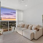 Luxurious Newstead Apartment With City Views