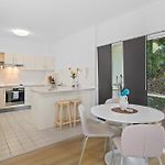 2Br 2Ba Indooroopilly-Walk To Shops & Bus