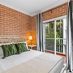 2Br 2Ba Indooroopilly-Walk To Shops & Bus
