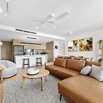 Sophisticated Elegance - 2Bed-2Bath-2Car-Balcony