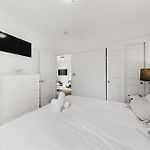 Skyline 1-Bed Retreat In Brisbane City