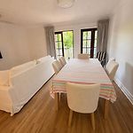 Upmarket Queen Room & Bath, Renovated, Quiet, Airport 10 Min - Shared Accomm
